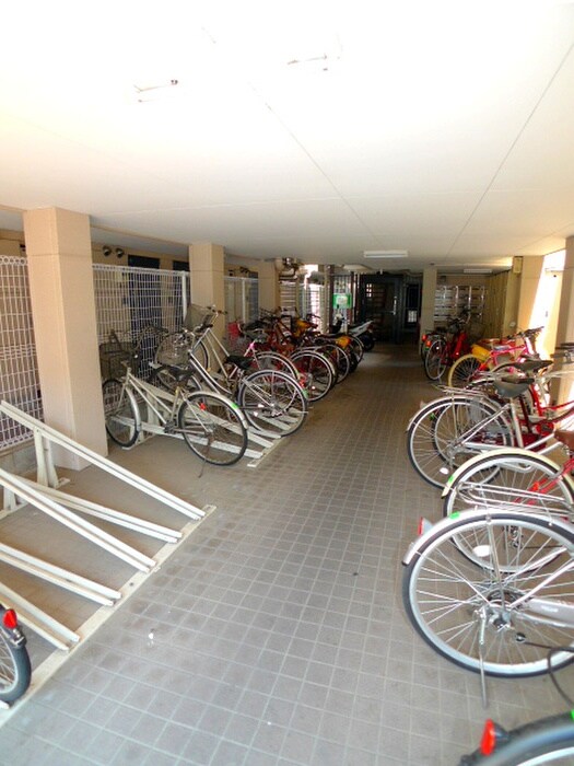 物件外観写真3　(駐輪場)