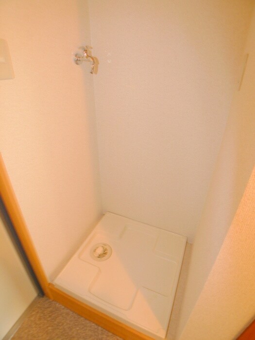 物件内観写真8　(洗濯機置場)