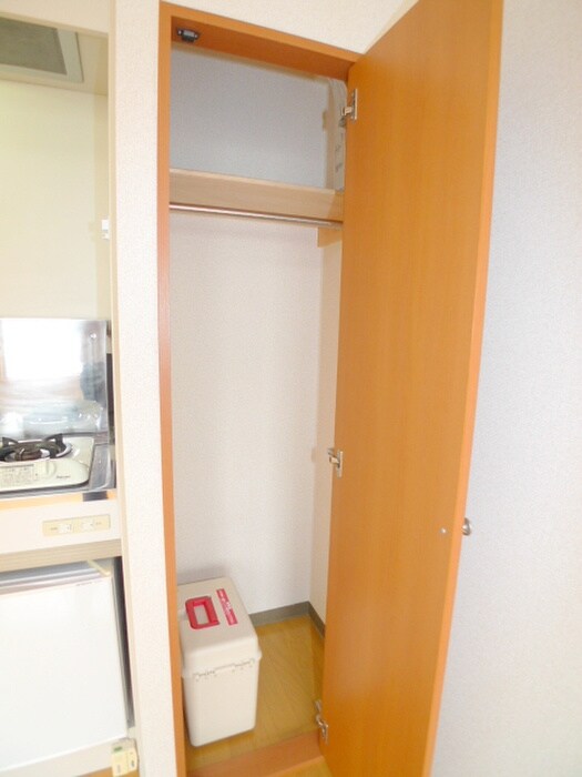 物件内観写真10　(収納)