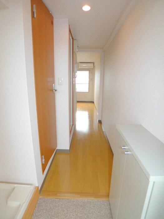 物件内観写真11　(玄関)
