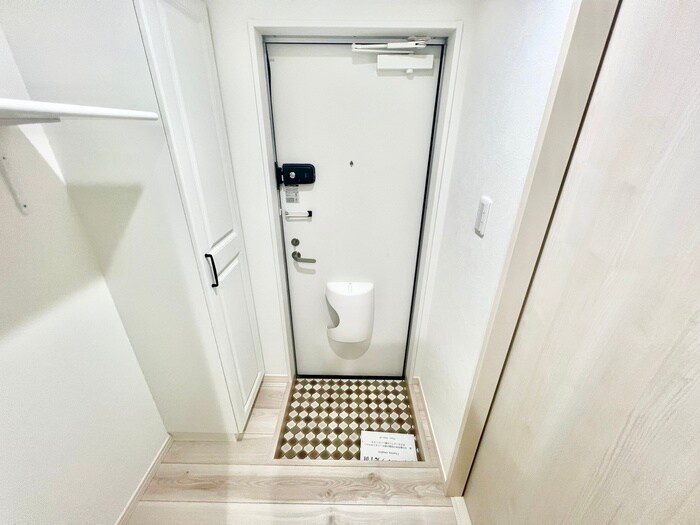 物件内観写真15　(玄関)
