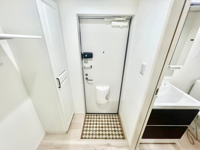 物件内観写真16　(玄関)