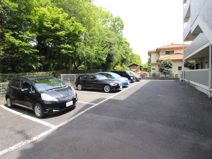 物件外観写真2　(駐車場)