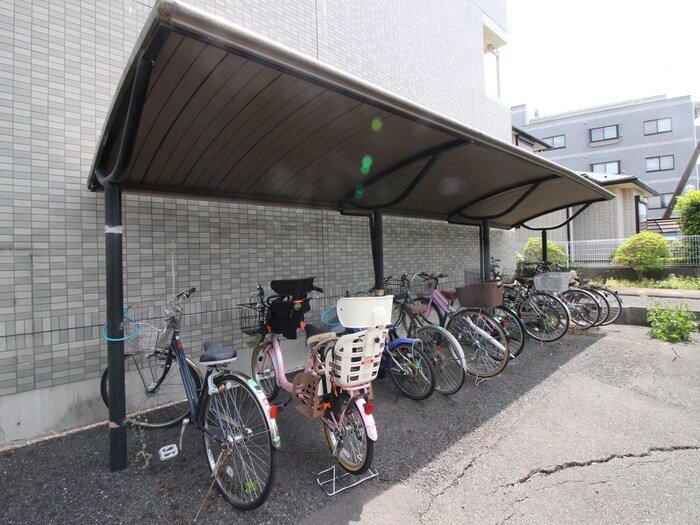 物件外観写真4　(駐輪場)