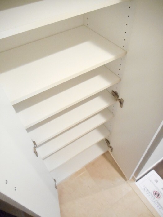 物件内観写真8　(靴箱)