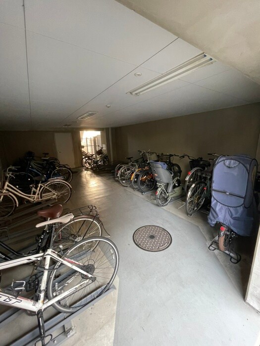 物件外観写真4　(駐輪場)