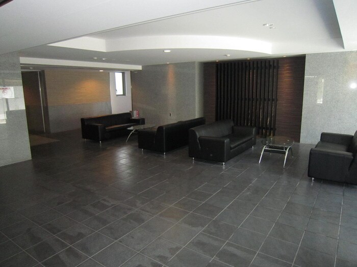 物件外観写真5　(エントランス部分)