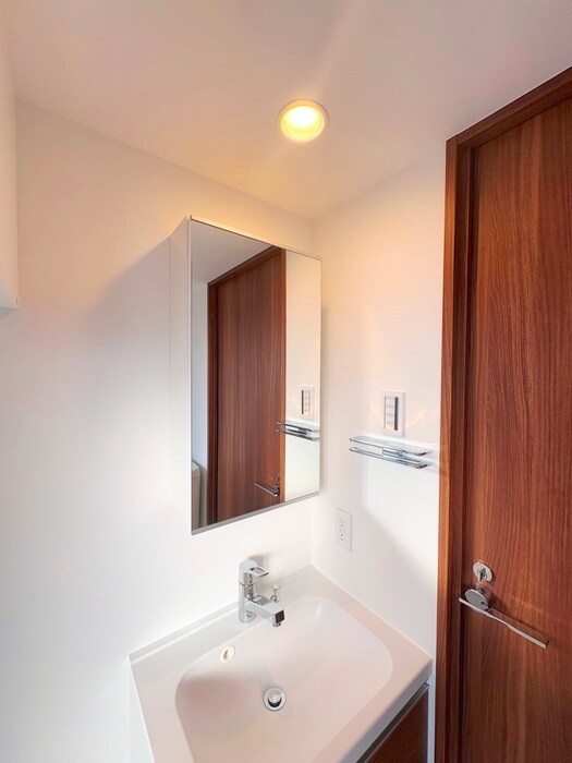 ｺﾝﾌｫﾘｱ･ﾘｳﾞ森下MUTIOの洗面