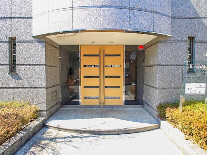 物件外観写真3　(エントランス部分)