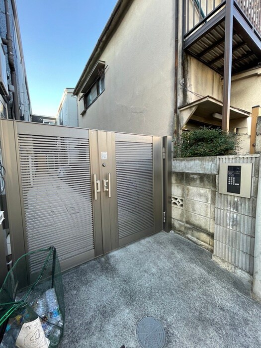 物件外観写真4　(エントランス部分)