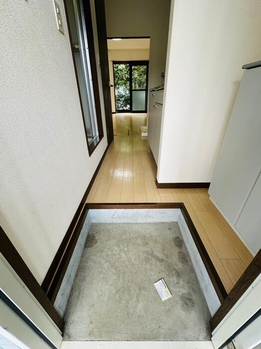 物件内観写真16　(玄関)