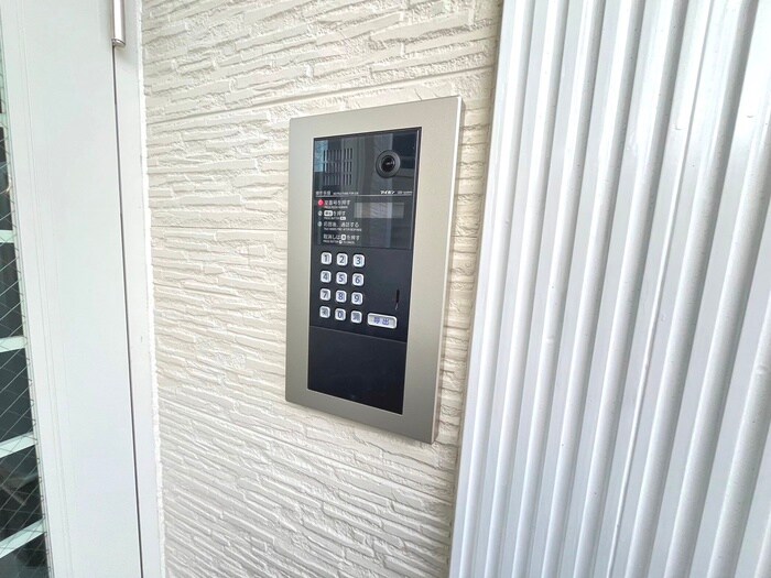 物件外観写真5　(エントランス部分)