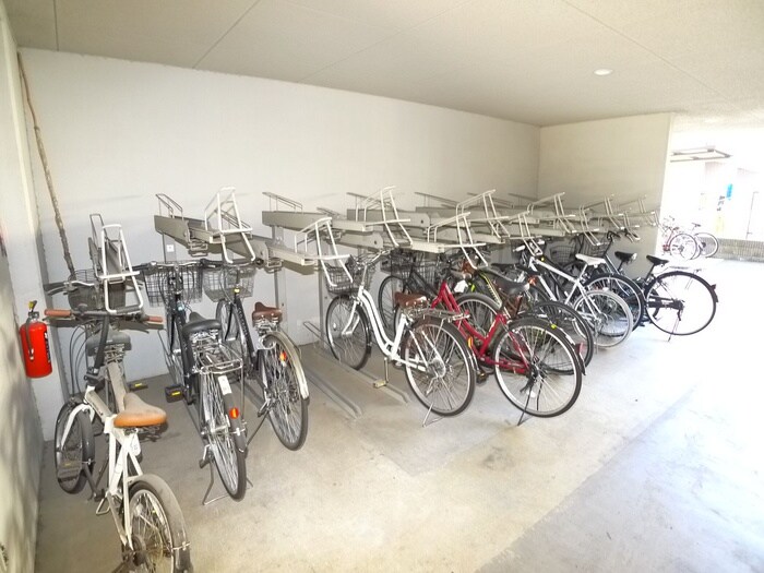 物件外観写真6　(駐輪場)