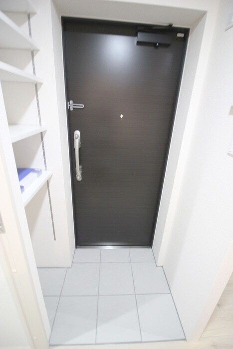 物件内観写真16　(玄関)