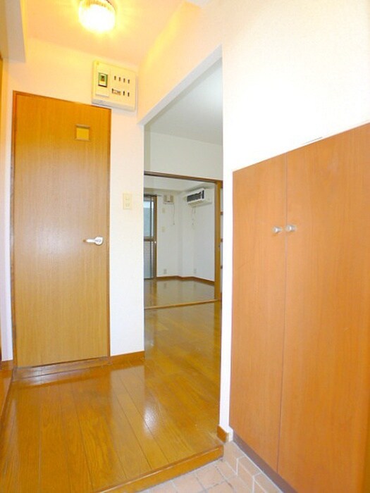 物件内観写真7　(玄関)