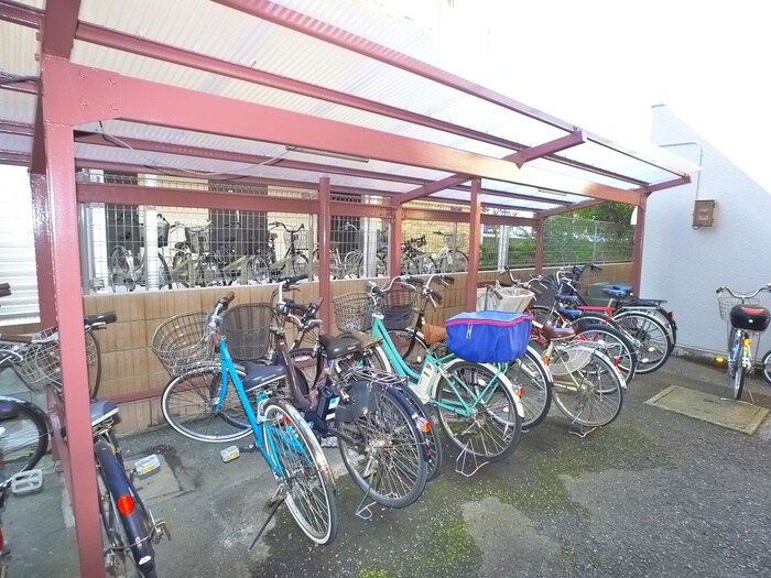 物件外観写真4　(駐輪場)