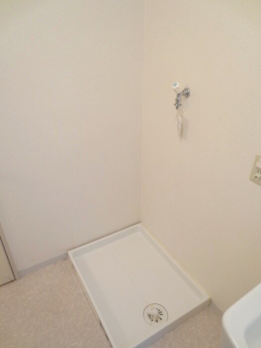 物件内観写真12　(洗濯機置場)