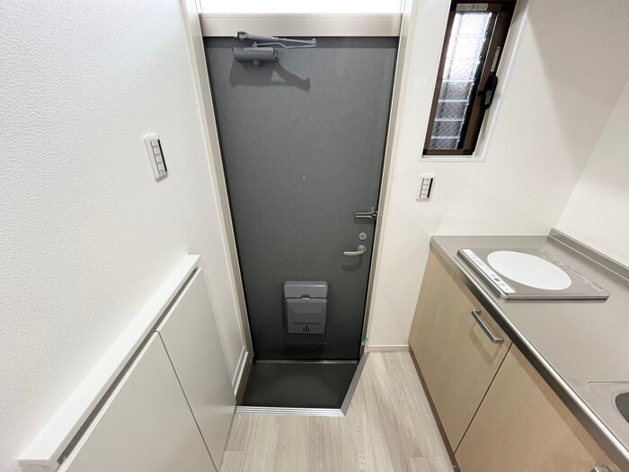 物件内観写真12　(玄関)