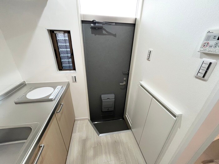 物件内観写真12　(玄関)