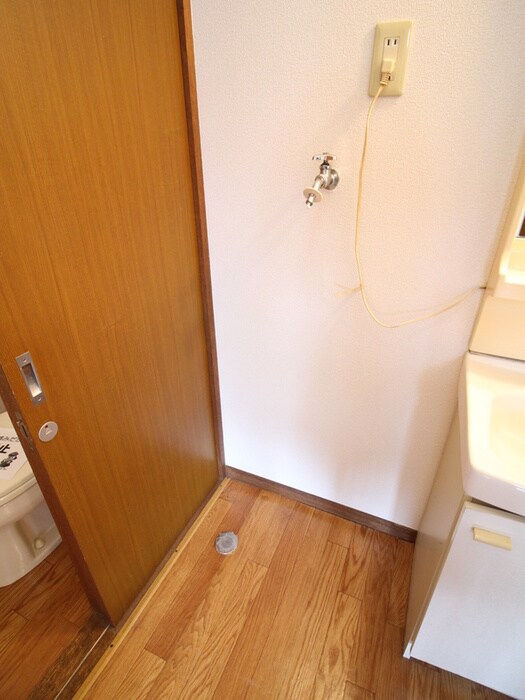 物件内観写真13　(洗濯機置場)