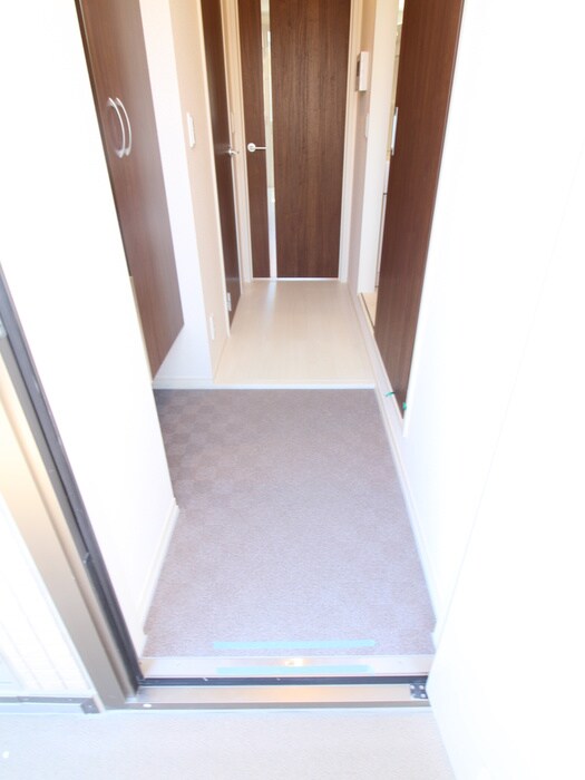 物件内観写真16　(玄関)