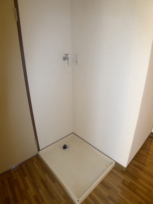 物件内観写真11　(洗濯機置場)