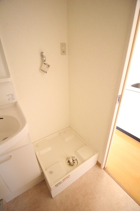 物件内観写真15　(洗濯機置場)