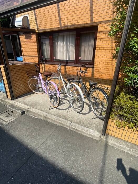 物件外観写真4　(駐輪場)