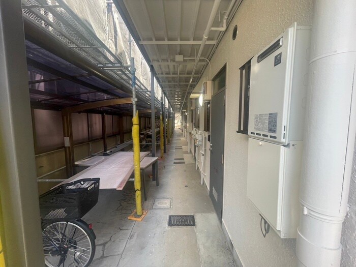 物件外観写真4　(エントランス部分)