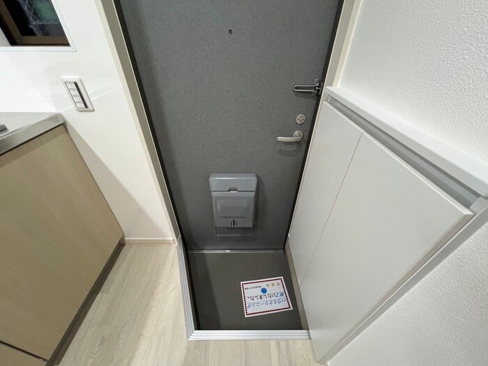 物件内観写真16　(玄関)
