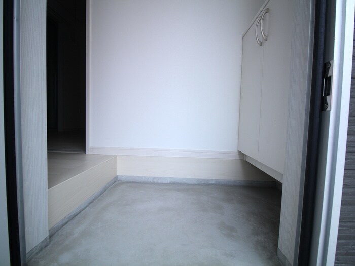 物件内観写真18　(玄関)