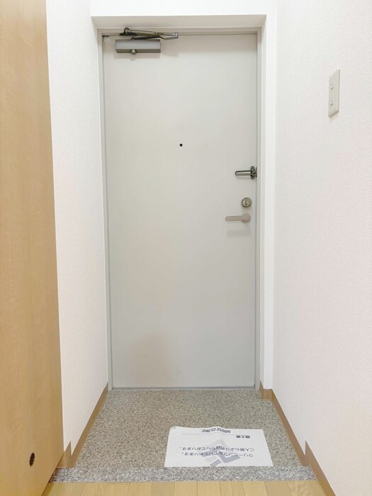 物件内観写真16　(玄関)