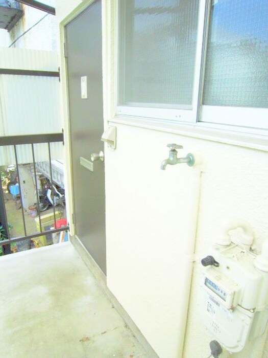 物件内観写真16　(洗濯機置場)