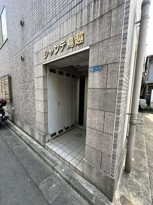 物件外観写真2　(エントランス部分)