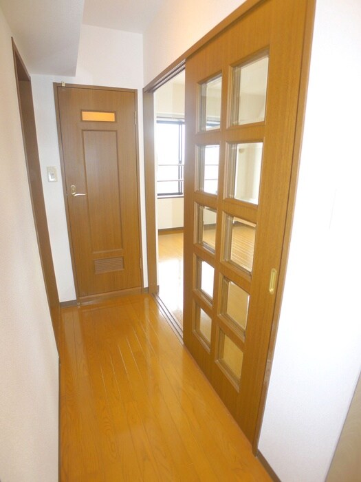 物件内観写真4　(玄関)