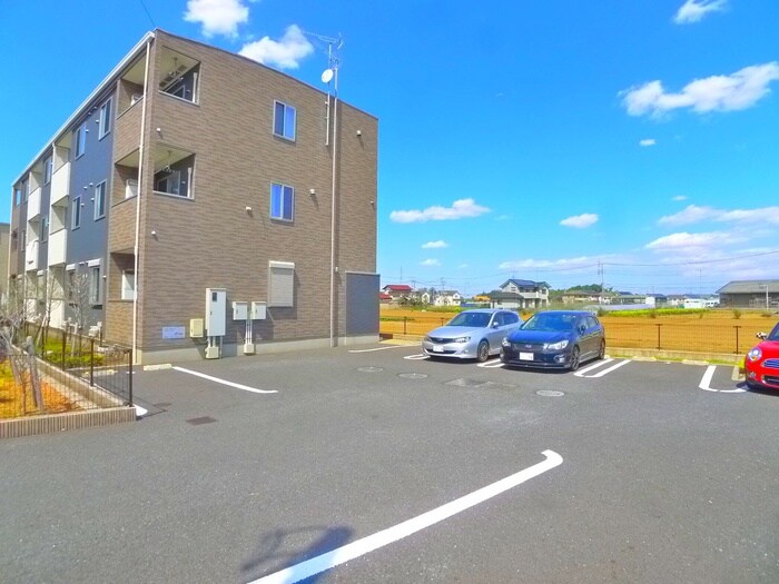 物件外観写真6　(駐車場)