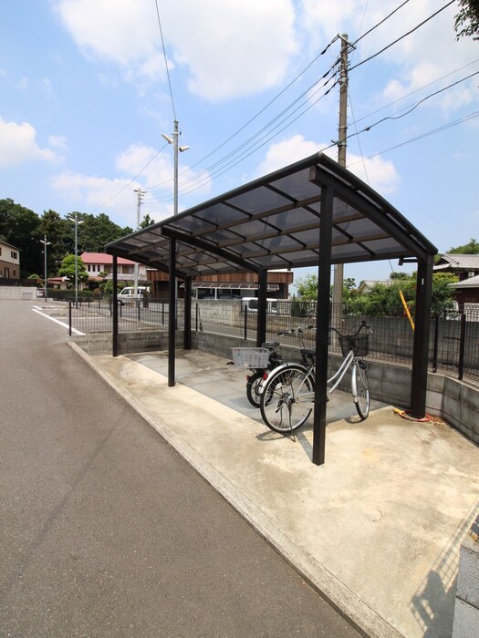 物件外観写真3　(駐輪場)
