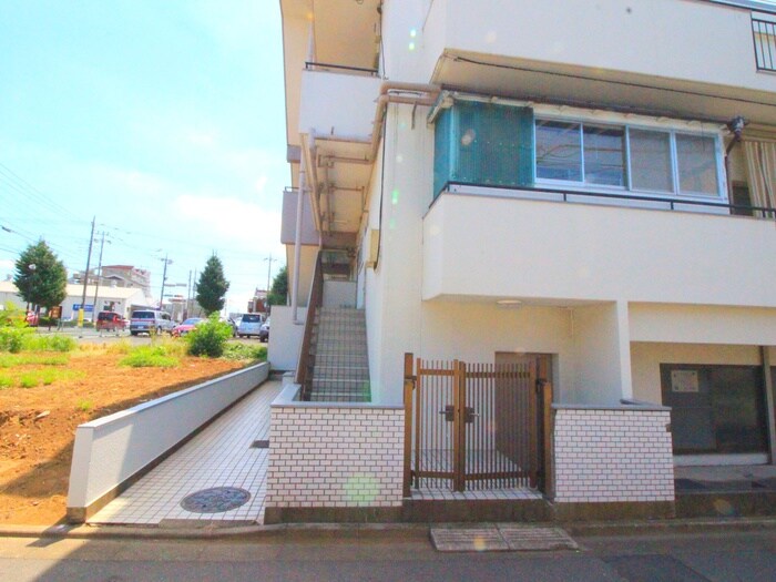 物件外観写真6　(エントランス部分)