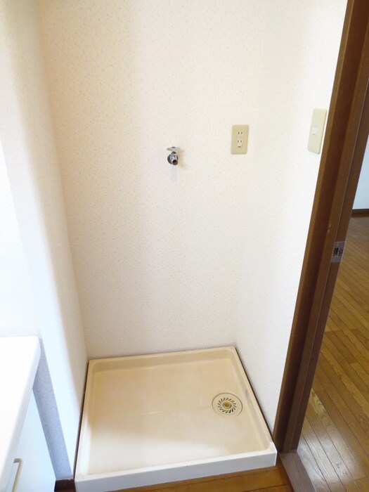 物件内観写真11　(洗濯機置場)