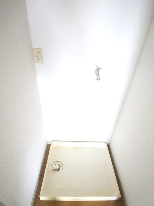 物件内観写真10　(洗濯機置場)