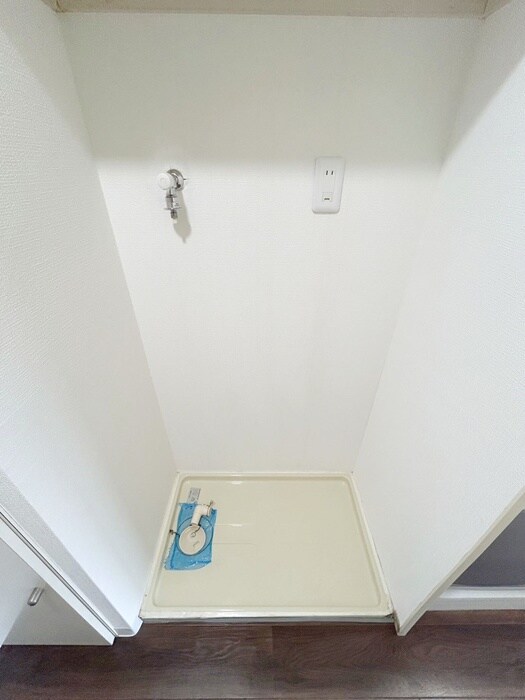 物件内観写真16　(洗濯機置場)