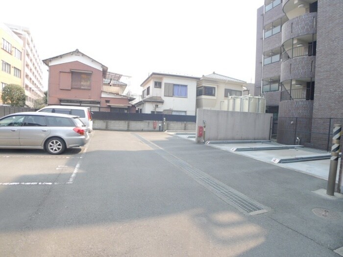 物件外観写真5　(駐車場)