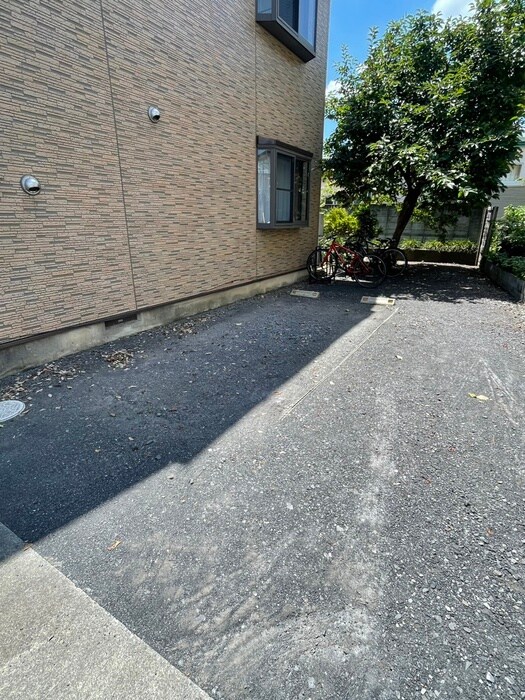 物件外観写真4　(駐車場)