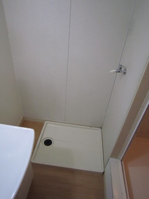 物件内観写真14　(洗濯機置場)