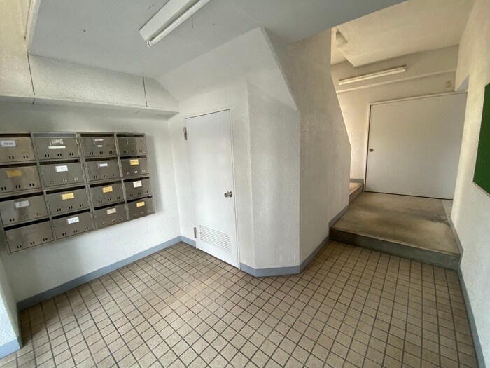 物件外観写真5　(エントランス部分)