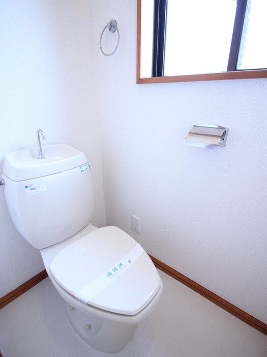 物件内観写真8　(トイレ)