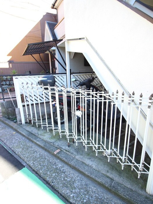 物件外観写真4　(駐輪場)