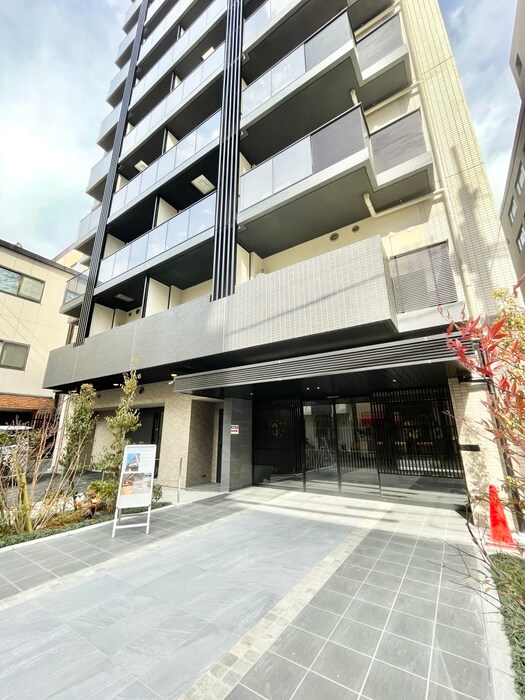 物件外観写真3　(エントランス部分)