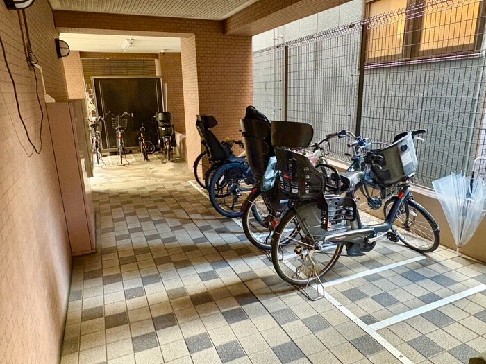 物件外観写真6　(駐輪場)