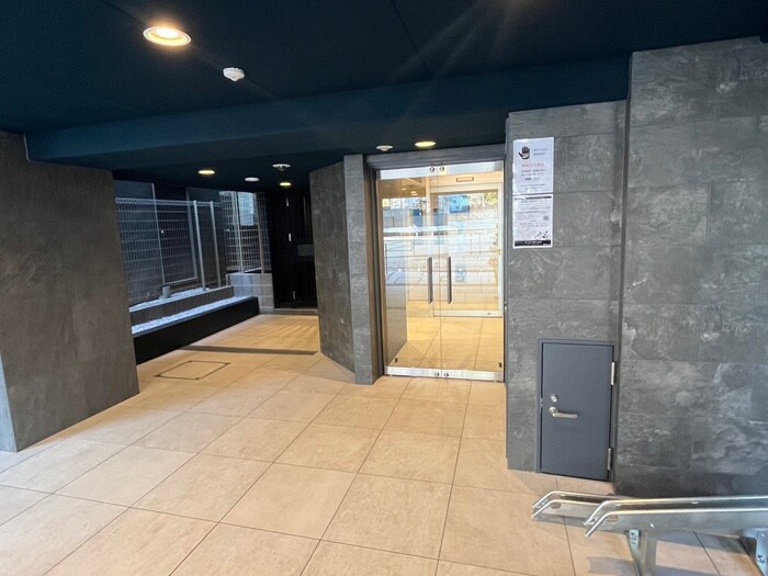 物件外観写真5　(エントランス部分)